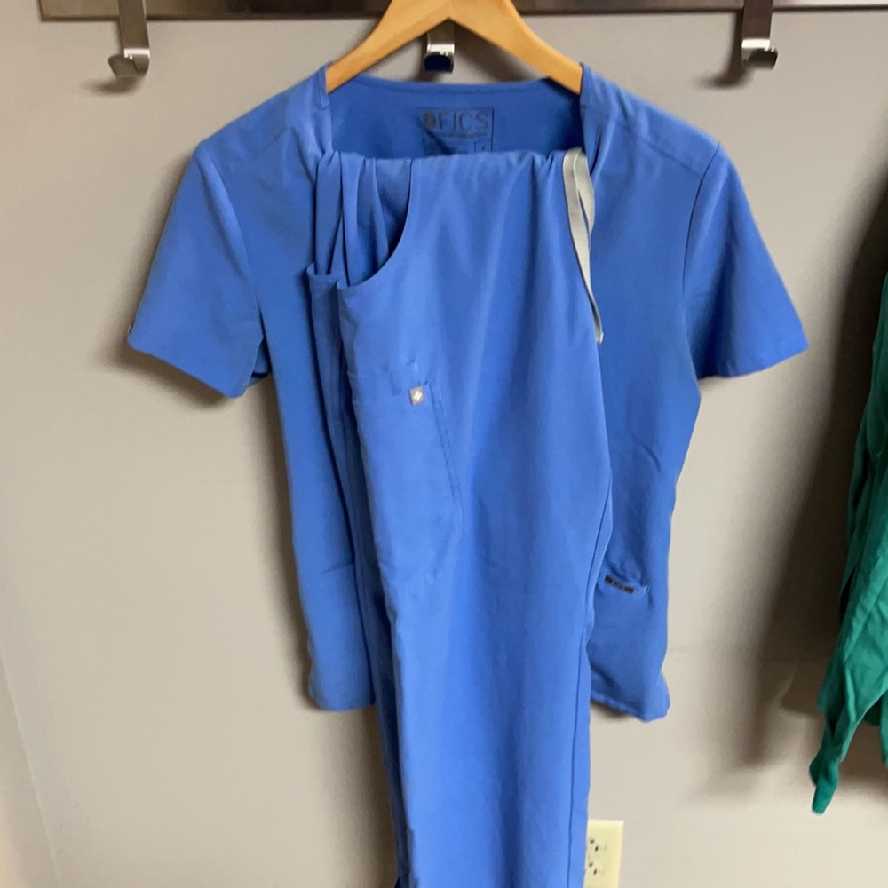 Figs ceil blue s top m pant